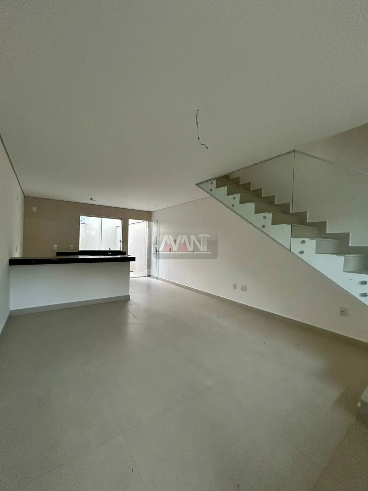 Casa com ótimo acabamento , com dois quartos , vaga para dois veículos entrada individual, no Xangrila .